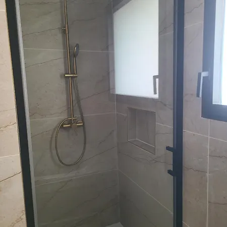 Duplex T4 Climatisé Avec Grande Terrasse Privée&parking *